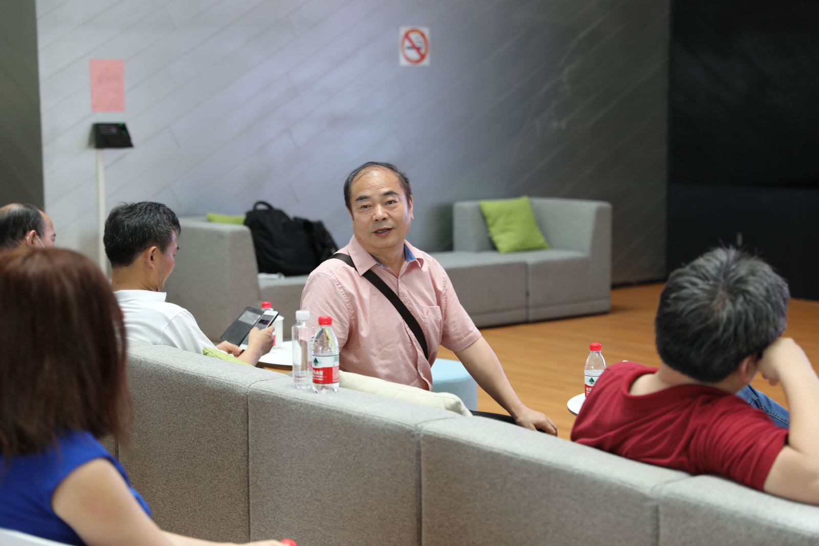 德赢官网Vwin召开骨干教师交流座谈会