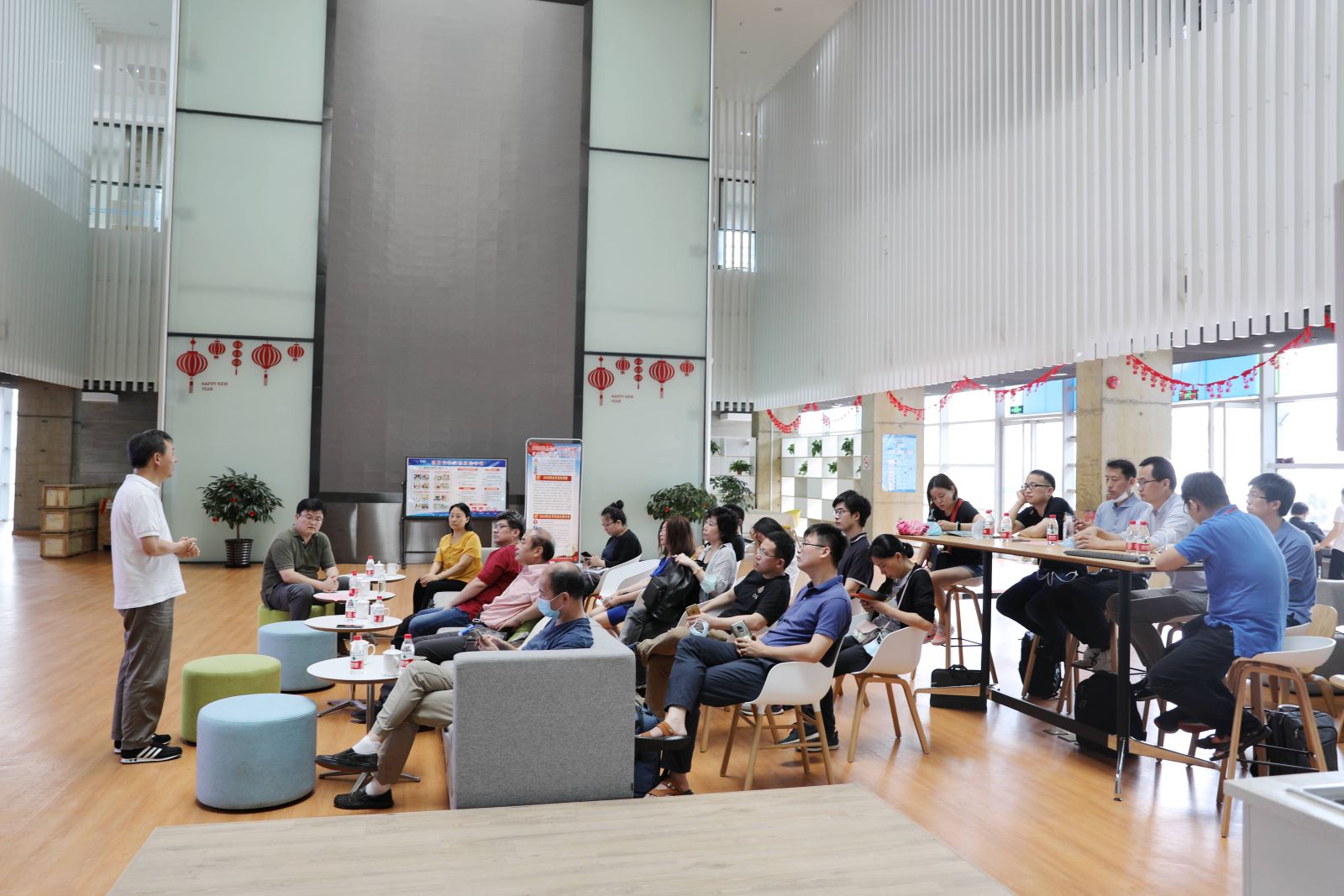 德赢官网Vwin召开骨干教师交流座谈会