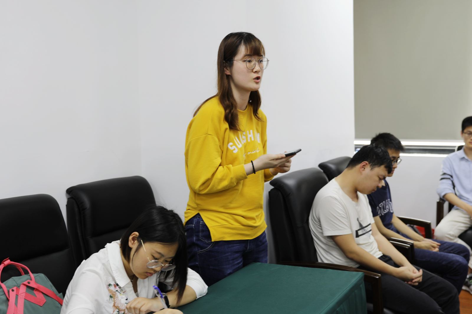 重温五四岁月，勇担科技重任——软件科学与技术系党支部、软件低年级本科生党支部联合组织生活