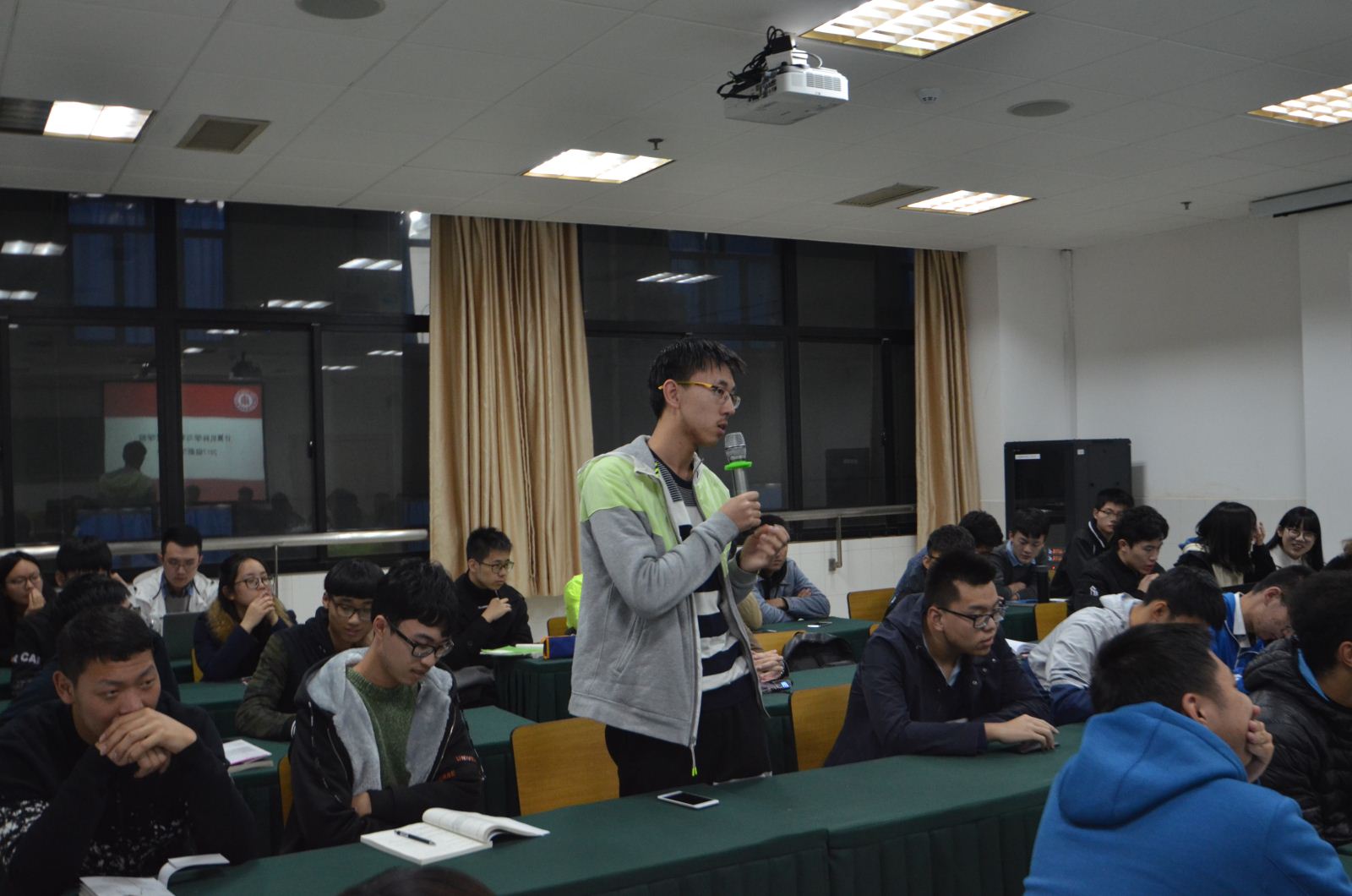 师生沟通 携手共进——计算机科学与德赢官网Vwin召开2017级本科新生座谈会