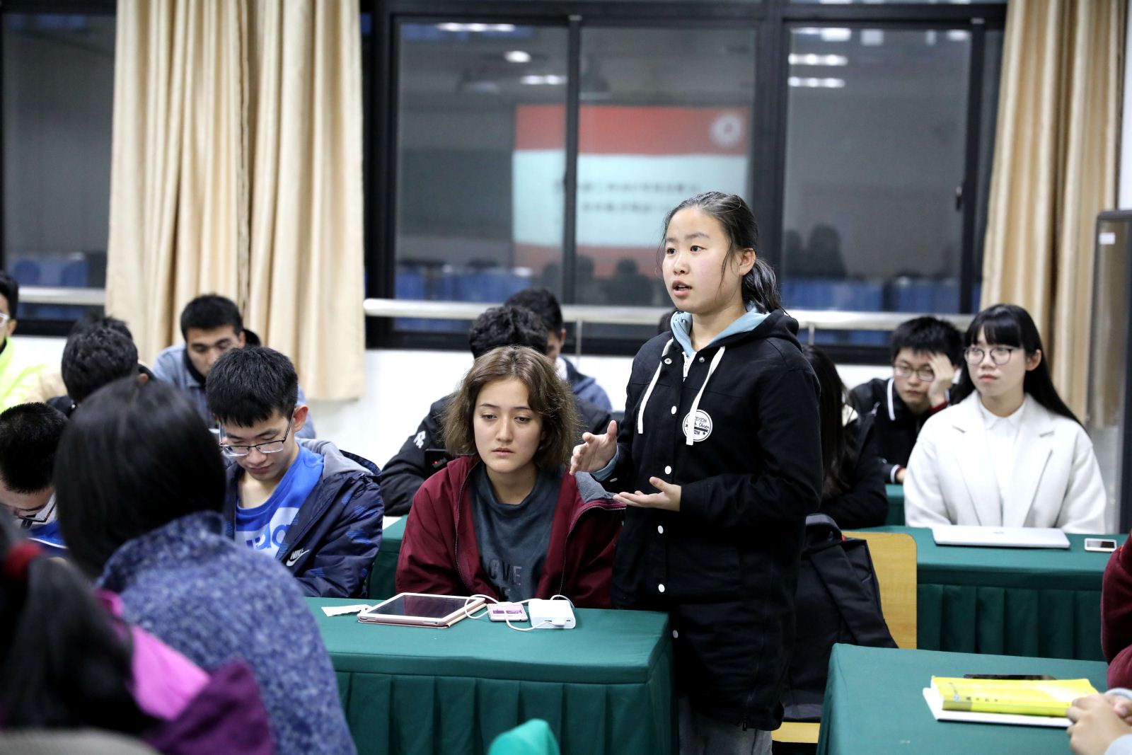 师生沟通 携手共进——计算机科学与德赢官网Vwin召开2017级本科新生座谈会