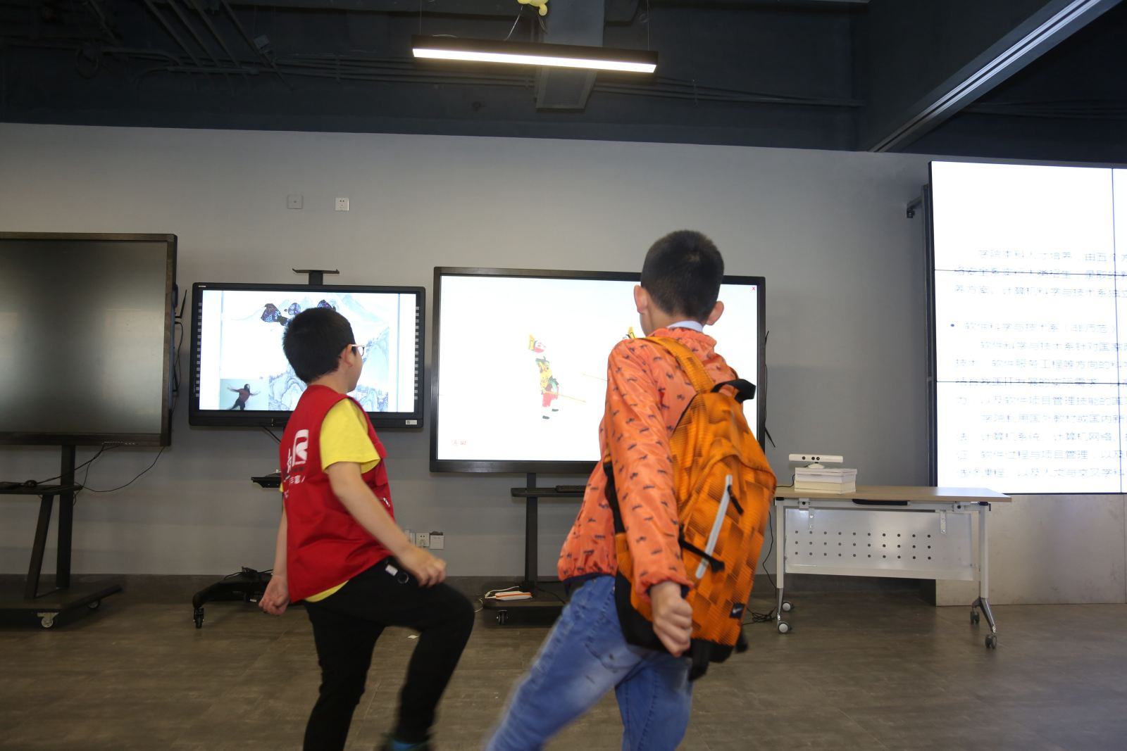 一次近距离与“高科技”的亲密接触——公众开放日带你走进不一样的高可信计算重点实验室