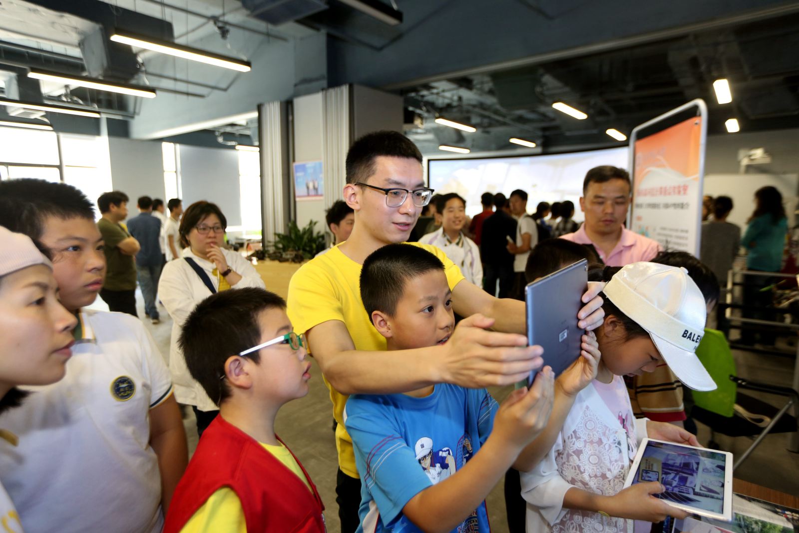 一次近距离与“高科技”的亲密接触——公众开放日带你走进不一样的高可信计算重点实验室