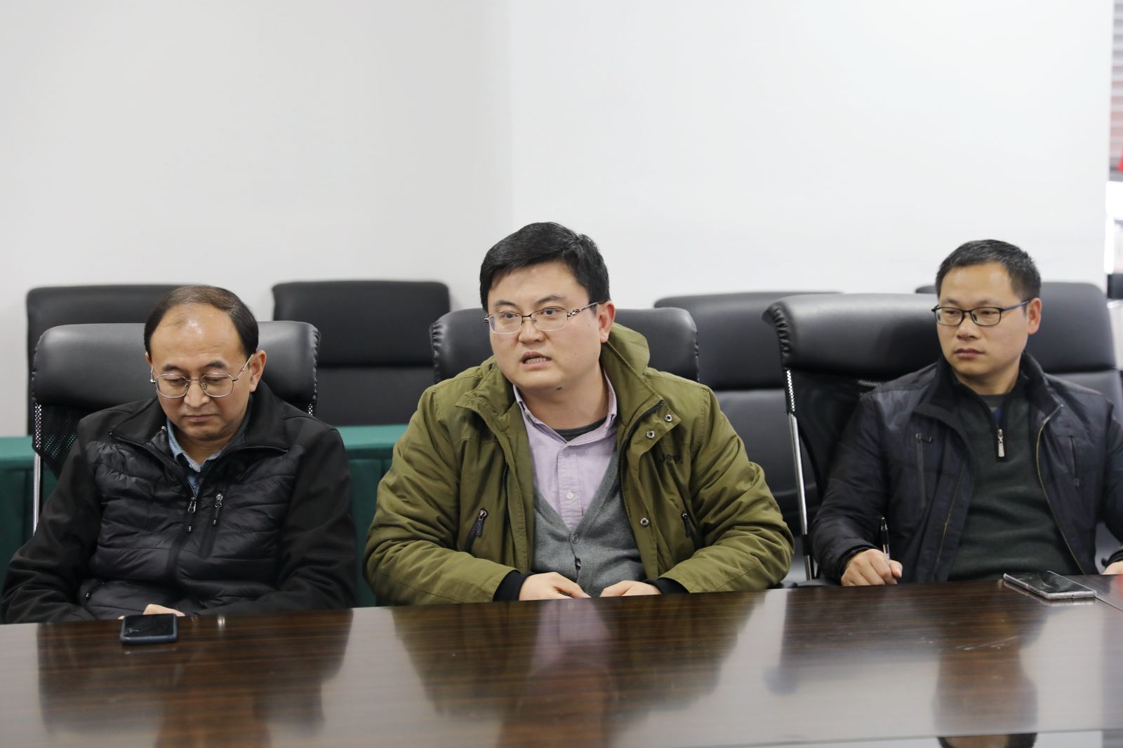 计算机科学与德赢官网Vwin召开教授座谈会