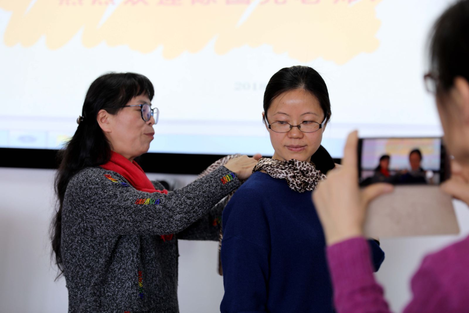 丝巾魔法秀点亮你的美