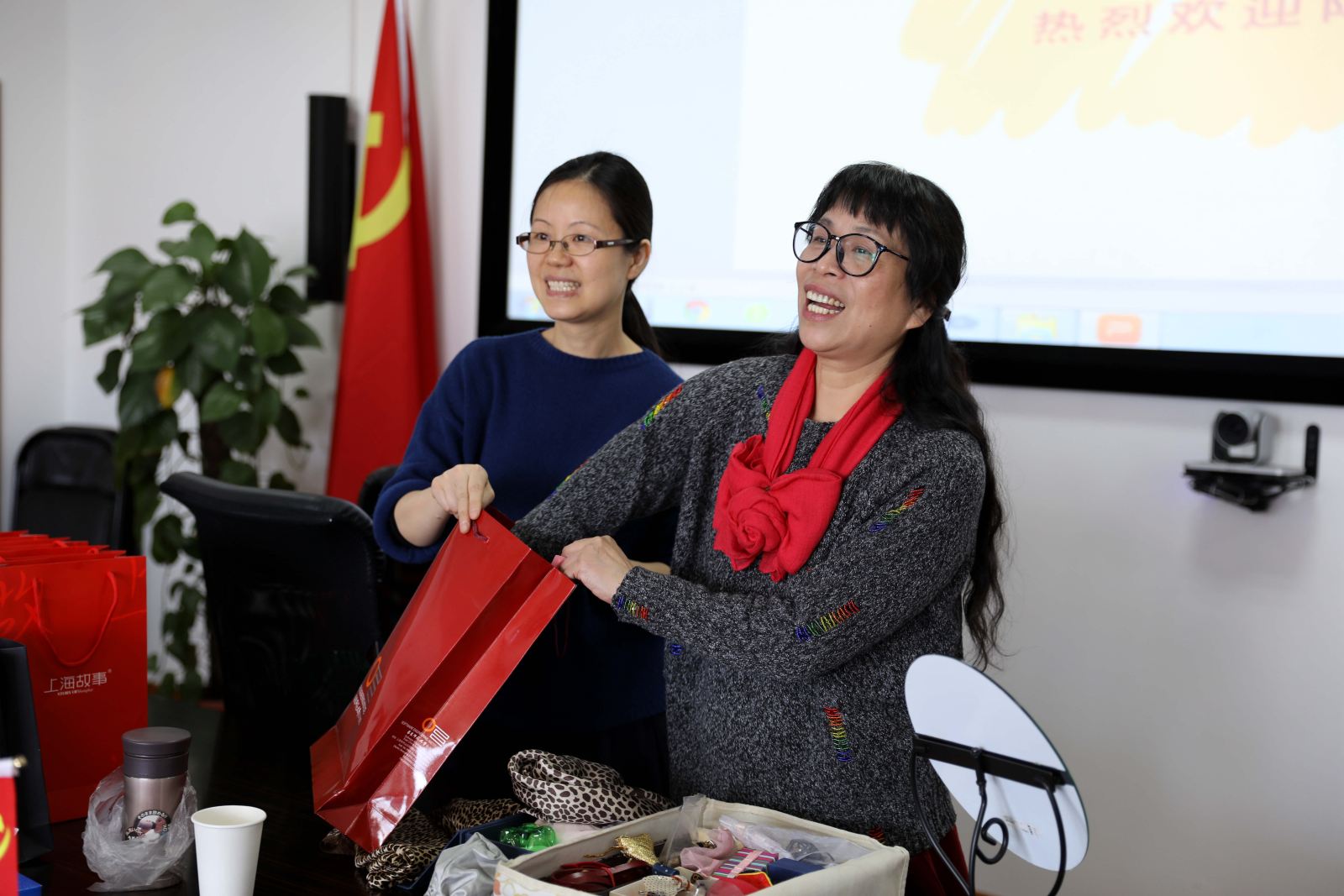 丝巾魔法秀点亮你的美