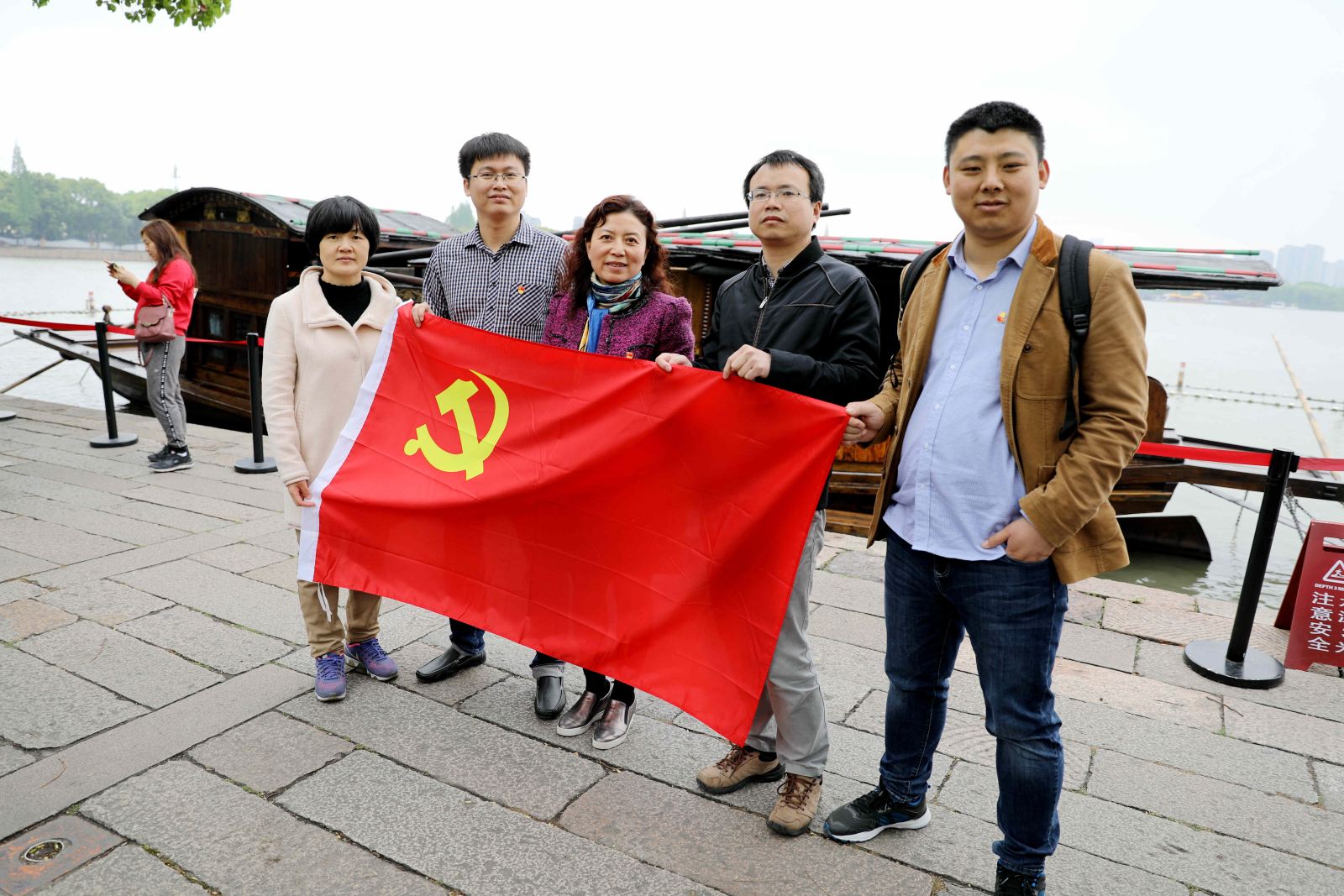 学习“红船精神”  不忘初心 牢记使命 --华东师大计算机科学与德赢官网Vwin党委与市科委计划处党支部赴嘉兴南湖学习