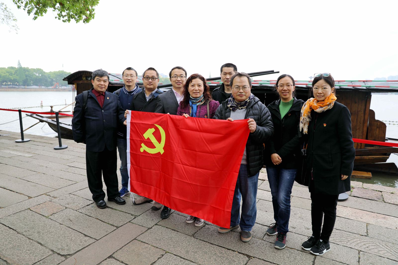 学习“红船精神”  不忘初心 牢记使命 --华东师大计算机科学与德赢官网Vwin党委与市科委计划处党支部赴嘉兴南湖学习