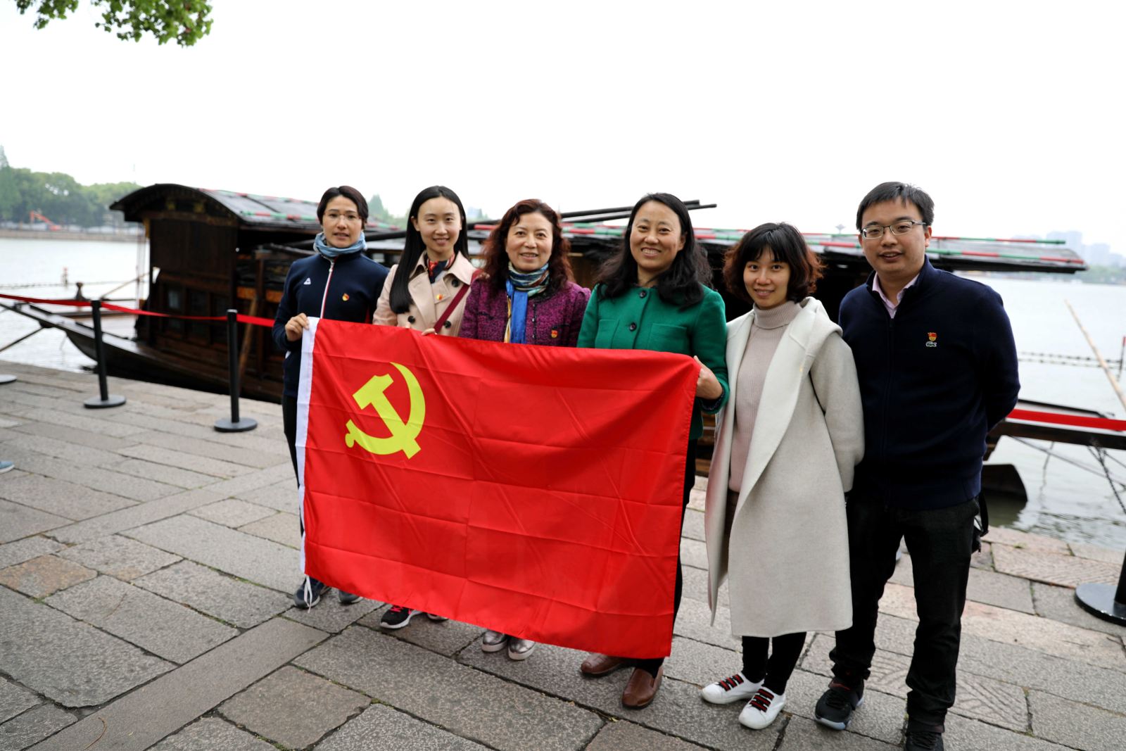 学习“红船精神”  不忘初心 牢记使命 --华东师大计算机科学与德赢官网Vwin党委与市科委计划处党支部赴嘉兴南湖学习