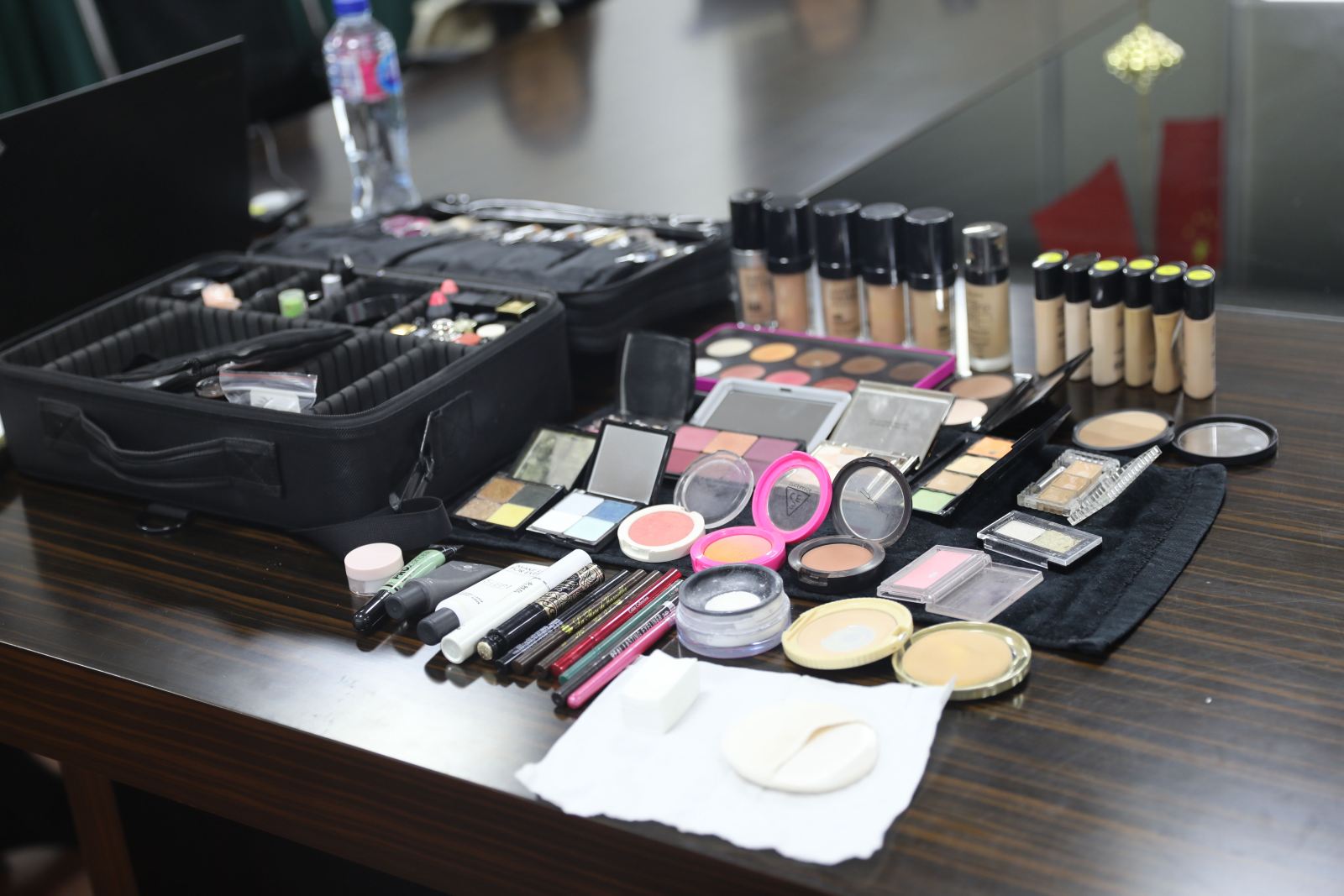 计软学院女教师的华丽变身，你期待吗？