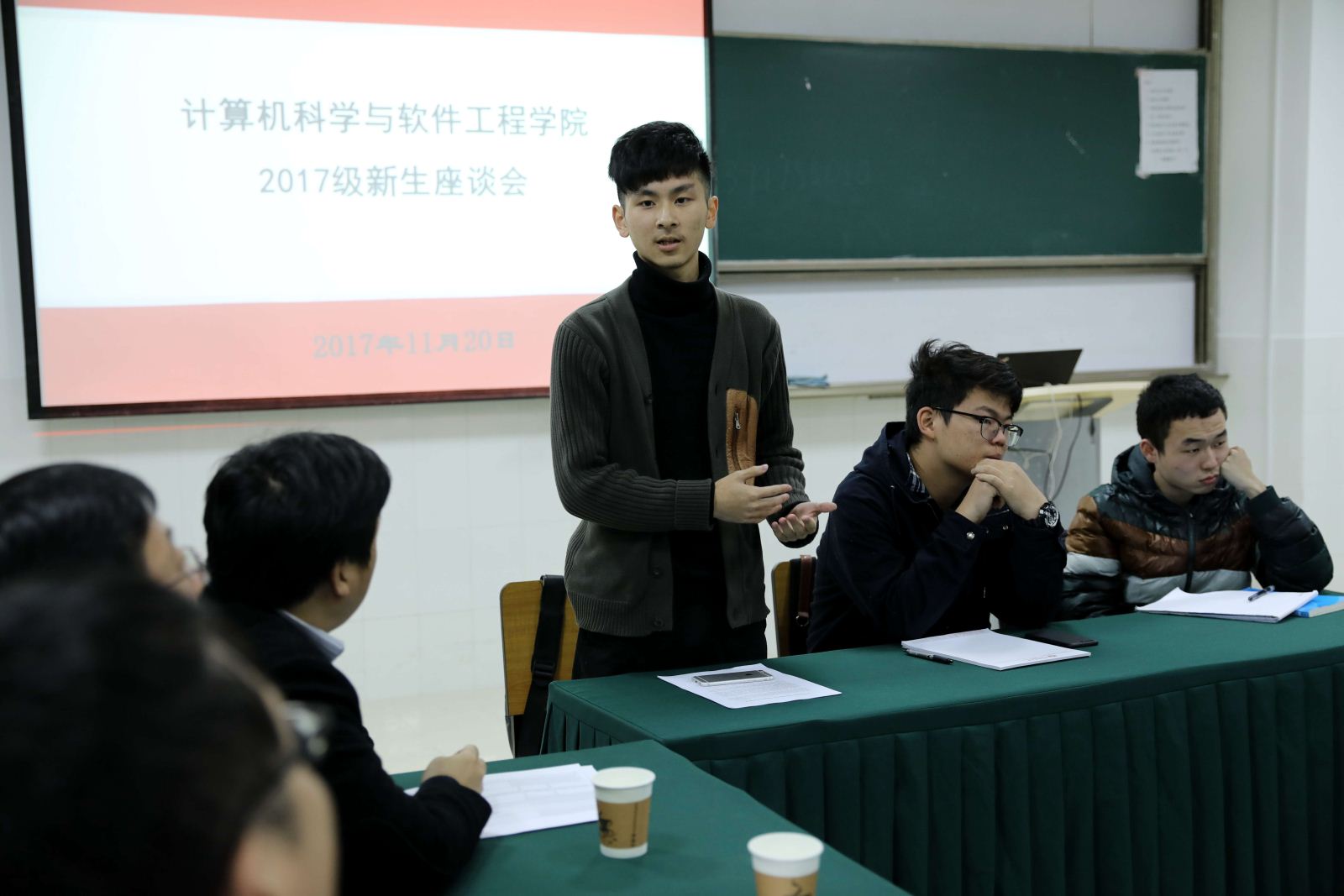 师生沟通 携手共进——计算机科学与德赢官网Vwin召开2017级本科新生座谈会