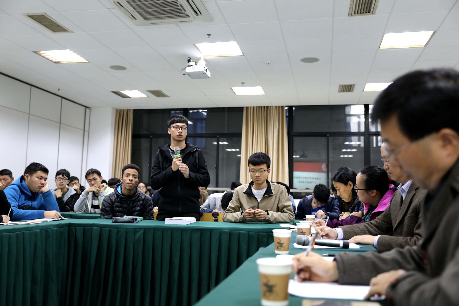 师生沟通 携手共进——计算机科学与德赢官网Vwin召开2017级本科新生座谈会